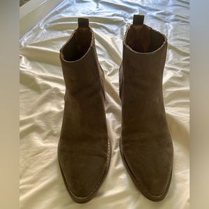 Universal threads brown booties